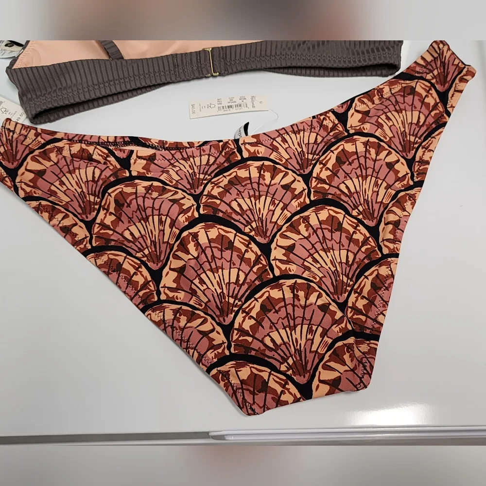 Madewell Second Wave Curved-Waist Bikini Bottom in Painted Seashells - Picture 13 of 16